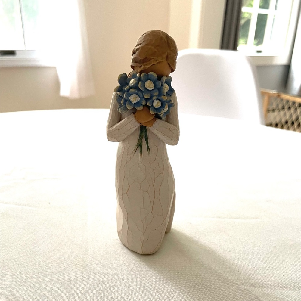 little angel statue